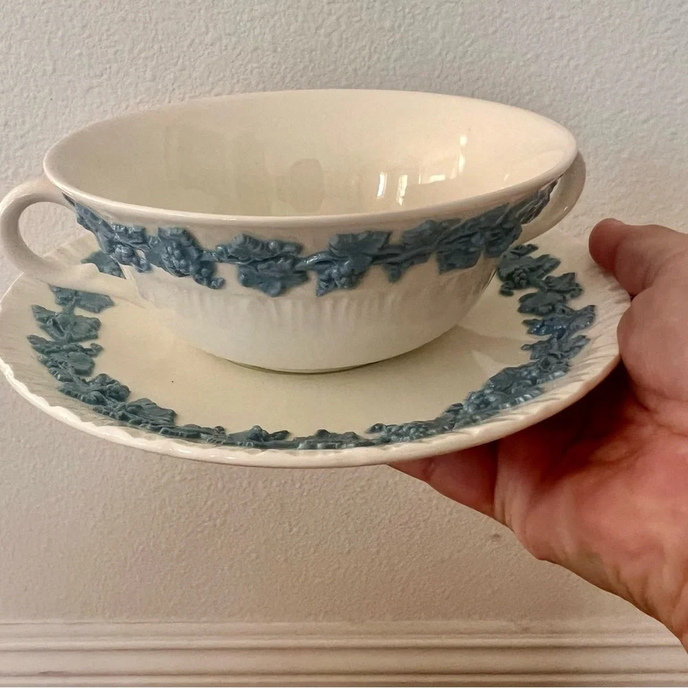 2 Set Wedgwood‎ 3D Lavender Blue Grape On Cream Queensware Soup Bowls & Saucers